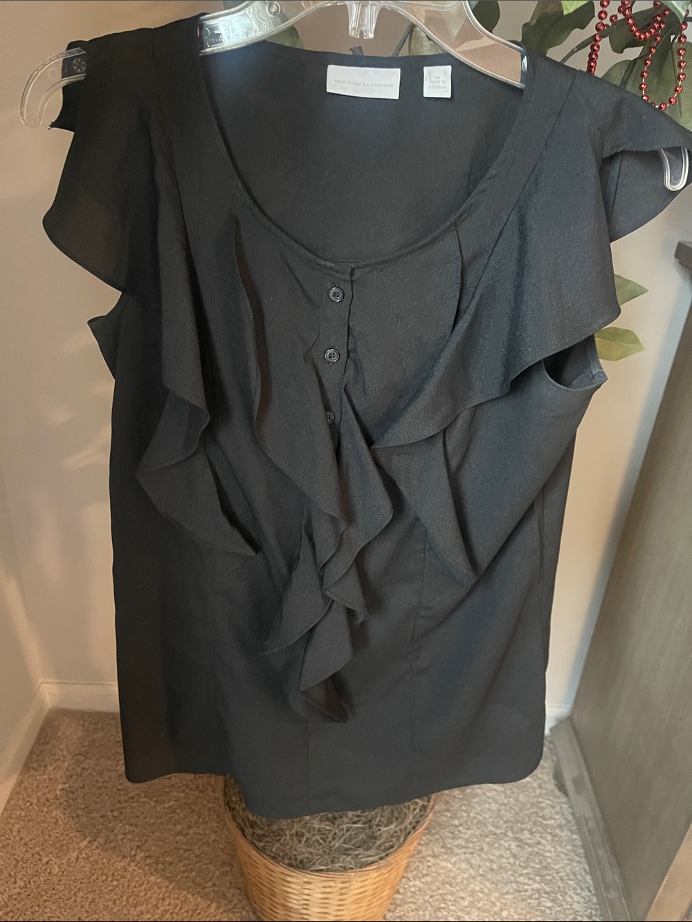 NY&C Women’s Black Ruffle Front Sleeveless Top